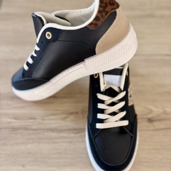 BASKETS NOIRES ( petite touche léopard)