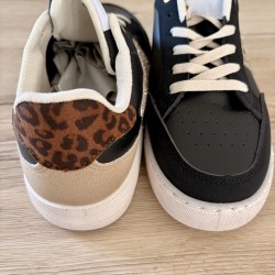 BASKETS NOIRES ( petite touche léopard)